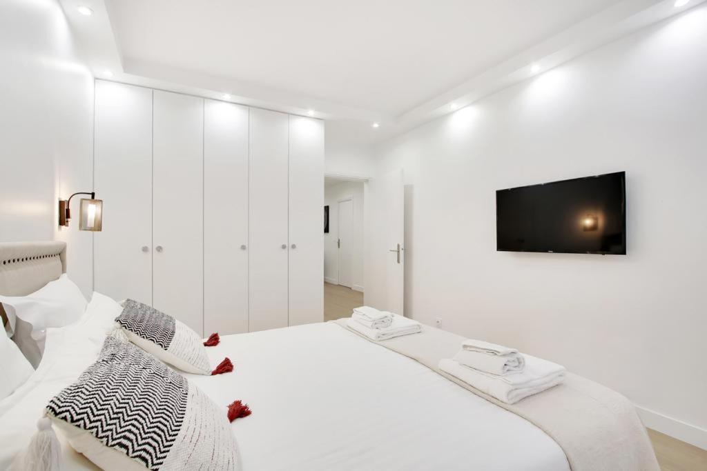Trocadero/ Eiffel Tower - 3 Bedrooms- All New! 巴黎 外观 照片
