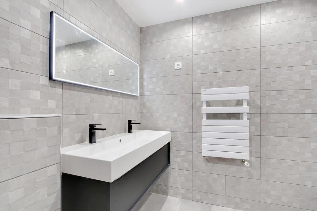 Trocadero/ Eiffel Tower - 3 Bedrooms- All New! 巴黎 外观 照片