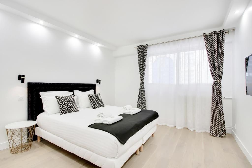 Trocadero/ Eiffel Tower - 3 Bedrooms- All New! 巴黎 外观 照片