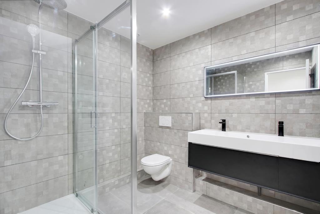 Trocadero/ Eiffel Tower - 3 Bedrooms- All New! 巴黎 外观 照片